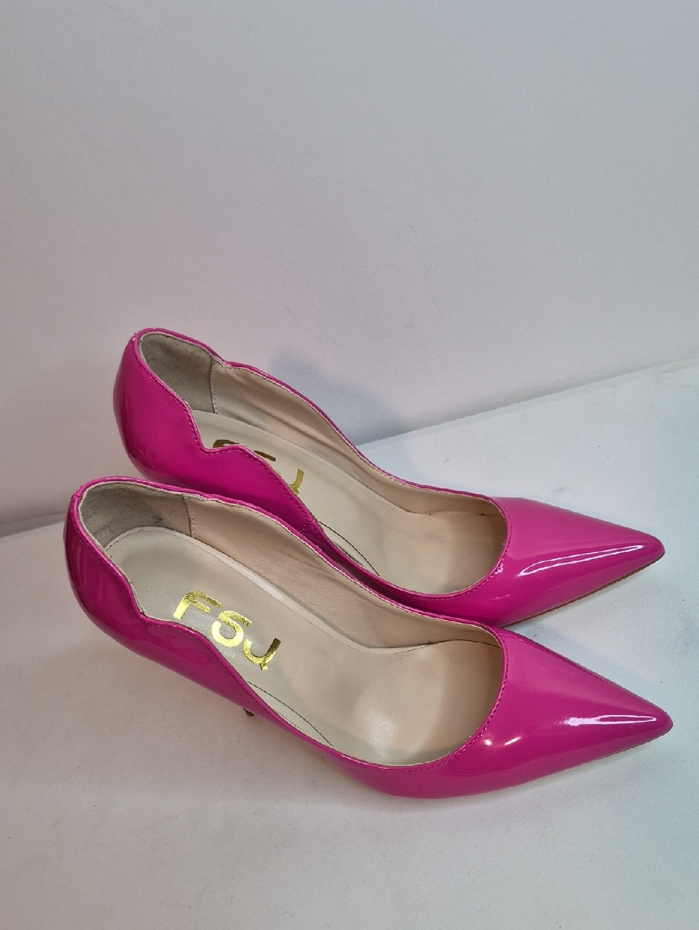 FSJ Wonen's Patent Pointed-Toe Pumps in Hot Pink Size 7.5